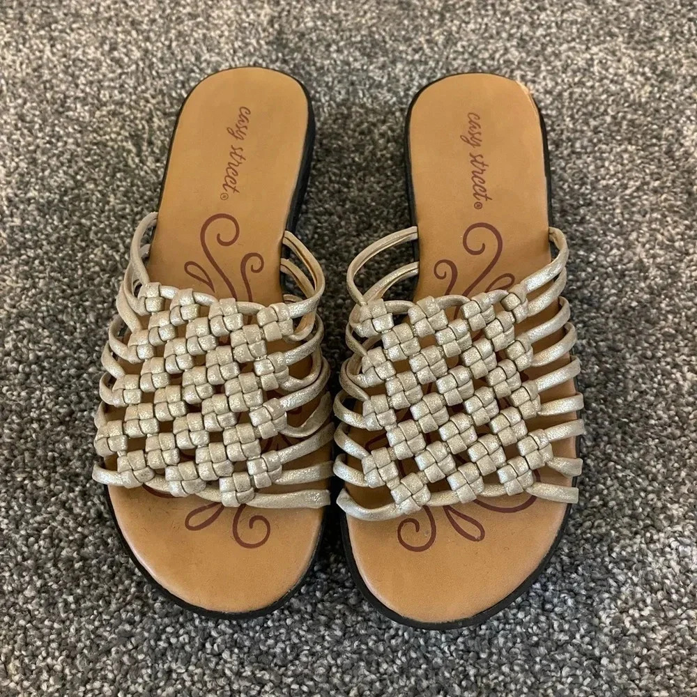 Women’s Easy Street silver lattice criss-cross slip on sandals Size 6.5